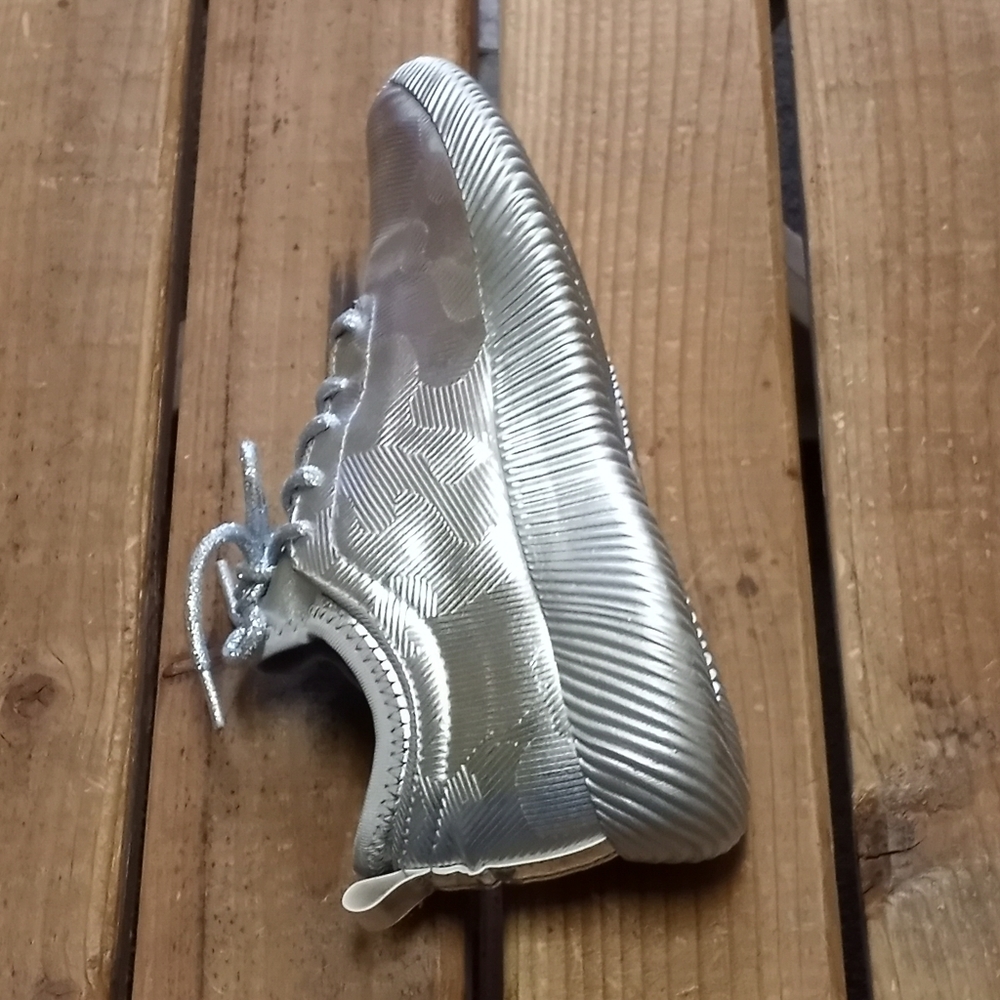 silver tennis shoes for women
